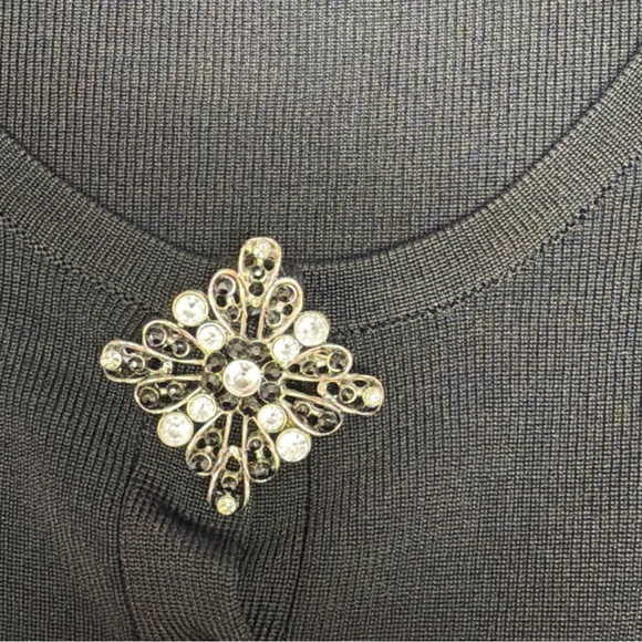 Black Button-Up Women's Top light sweater Large with brooch - Picture 7 of 7